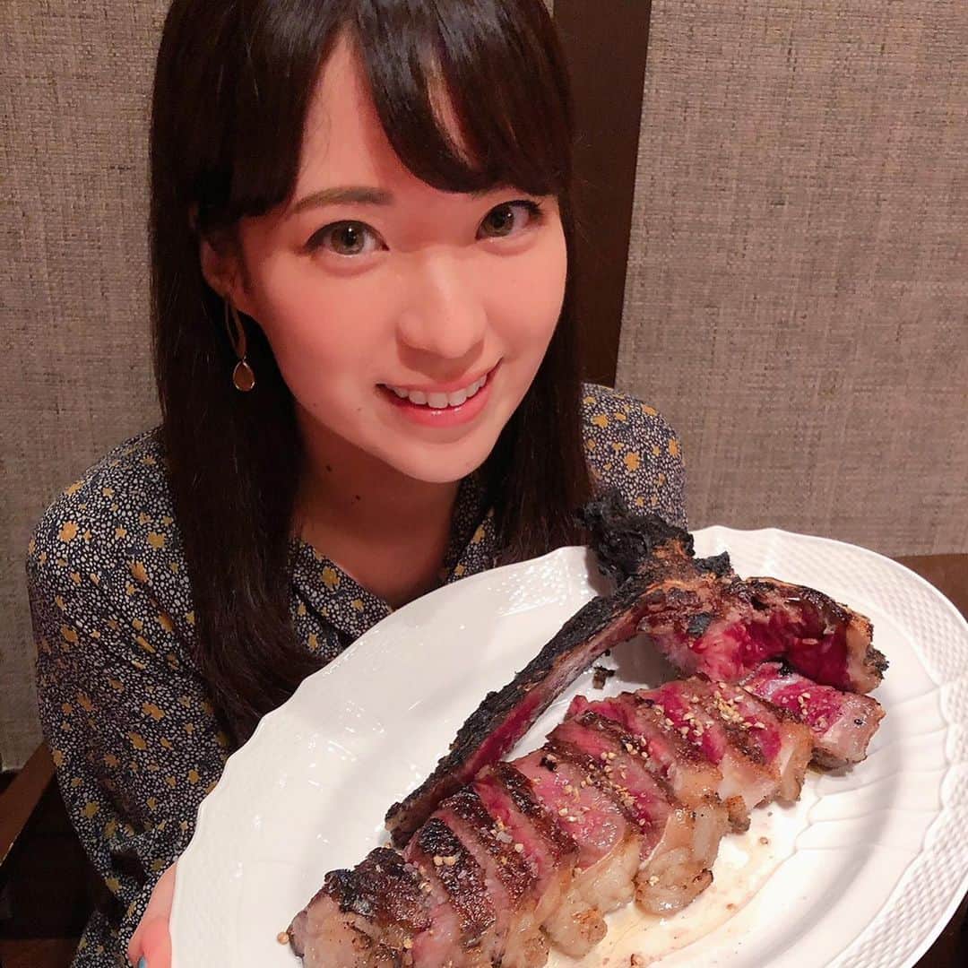 山本愛子さんのインスタグラム写真 - (山本愛子Instagram)「先日、競馬好きメンバーでお肉会に✨  色紙ちゃんも一緒♬  ずっと行きたかったお店です✨  おまかせにしたので、どんなお料理がくるのかワクワク💕  何食べてもおいしかったー！✨ また行きたい♬  #お肉 #umajo #nikujo #広尾」8月29日 10時33分 - aikoyade1219