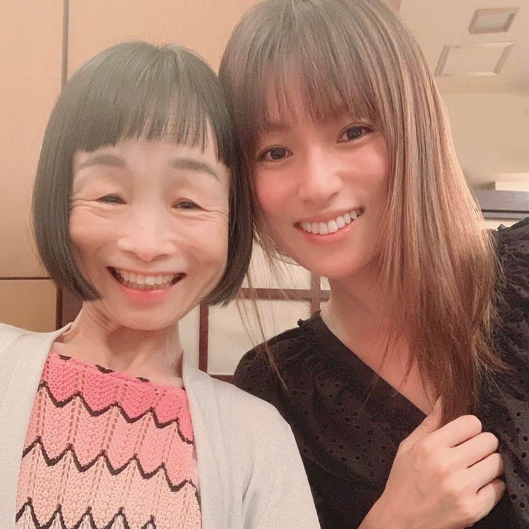 深田恭子のインスタグラム：「ドラマ「ルパンの娘」で共演しているどんぐりさんと夏祭りに🍭急にお誘いしたのに駆け付けてくれました🥺撮影の日々も一緒でいつも癒していただいてるのにお休みの日まで一緒に過ごせて嬉しかったです🎭♥️🎬 #夏の終わり #体調はいかがですか #皆様が元気であります様に #どんぐり さん #kyokofukada」