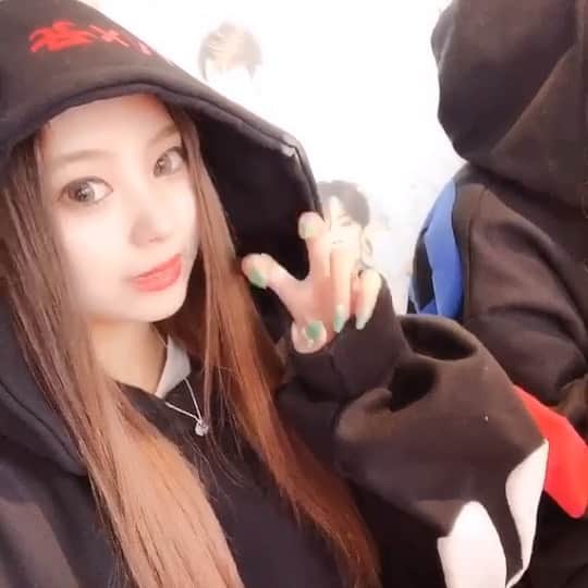 嶋谷愛（あいちゅん）のインスタグラム：「. 携帯復活したらいっぱい データ戻ってた☺️☺️ めっちゃ無視られてる動画。ㅋㅋ リフレッシュのはずが エアコン高熱ダウンなう。もうアホ🤦‍♂️ . . #shinokubo #Korea #teamayu #ayumihamasaki #tokyo #otd #🇰🇷 #likeforlikes #新大久保 #新大久保グルメ #ta #nils #koreanfashion #좋아요꾹 #좋아요반사 #오오티디 #얼스타그램 #셀카 #셀카그램 #여행스타그램」