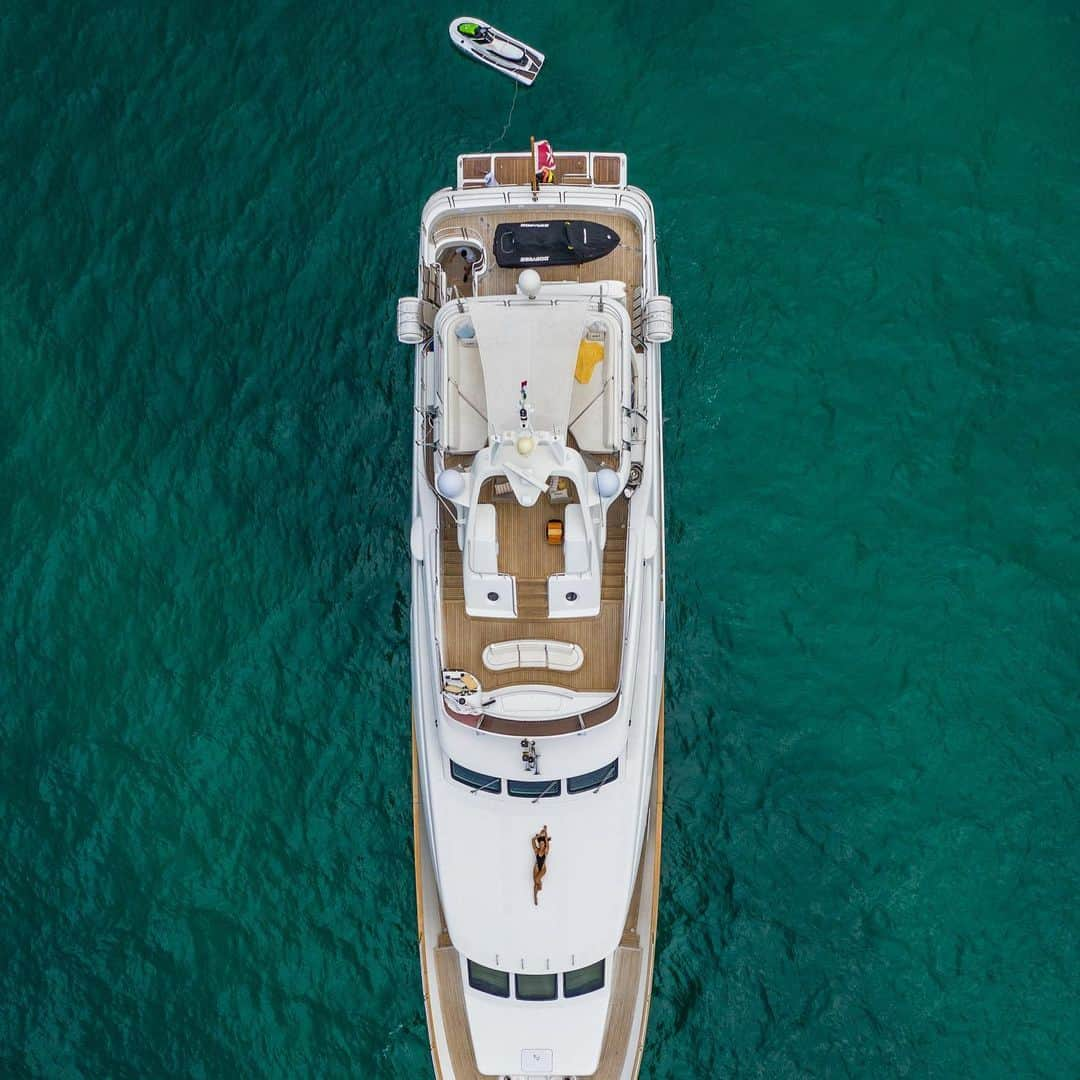 ホープ・ビールさんのインスタグラム写真 - (ホープ・ビールInstagram)「A look from above . #100ft @otaduyyachts . @moretti」8月29日 10時48分 - hopebeel