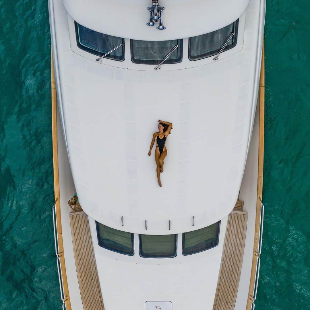 ホープ・ビールのインスタグラム：「A look from above . #100ft @otaduyyachts . @moretti」