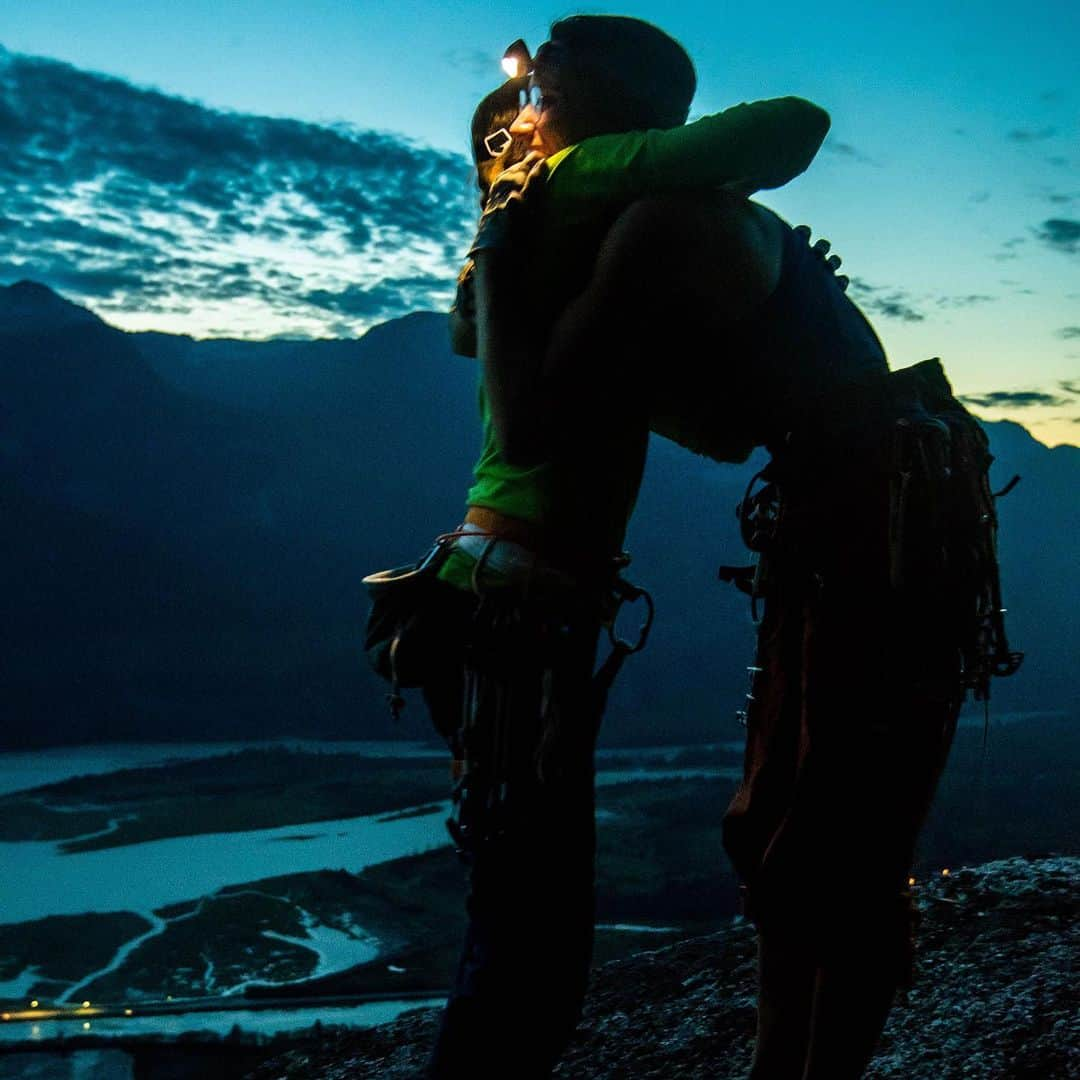 ニナ・カプレツさんのインスタグラム写真 - (ニナ・カプレツInstagram)「Hey Squamish! I had such a big blast at the @arcteryxacademy ! We are an awesome community... thanks @arcteryx for bringing me to this event, it has been way over my expectations! 👌👌👌 📸 @joe_segreti And @johnpricephotography  #arcteryxacademy #squamish #scarpaclimb #helmetup  @arcteryx @petzl_official @scarpaspa @_linacolina_ @lindicluka @inespapert @emclimber @jonathansiegrist @clairemenendez @pangtastic」8月29日 10時56分 - ninacaprez