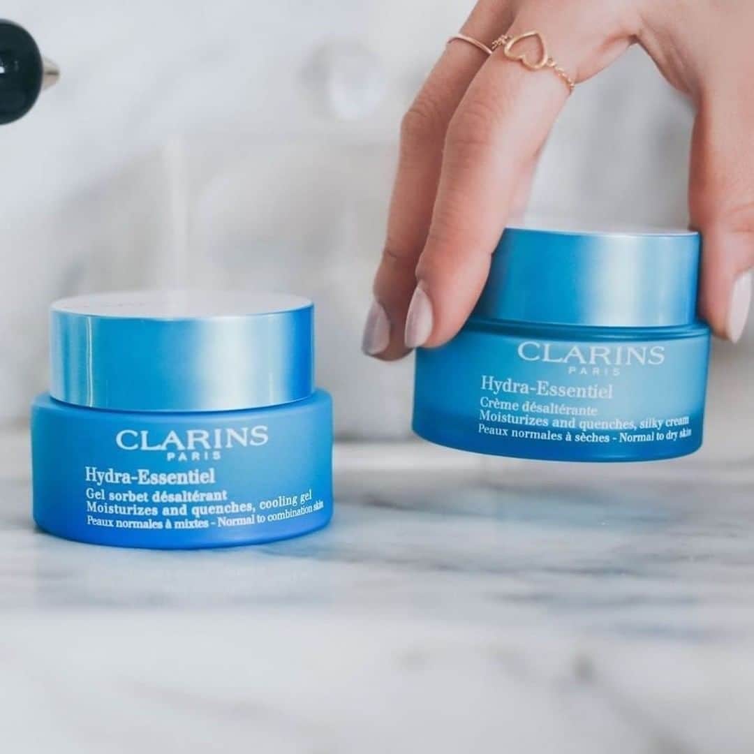Clarins Canadaさんのインスタグラム写真 - (Clarins CanadaInstagram)「What is the secret to Hydra-Essentiel? The organic leaf of life extract, a powerful natural hydration activator that keeps your skin fresh and radiant.💫 __________ Quel est le secret d'Hydra-Essentiel ? L’extrait de kalanchoé officinal bio, puissant activateur d’hydratation naturelle qui garde votre peau fraîche et éclatante.💫 . . . 📷: @bangerhead #Clarins #ItsAllAboutYou #Skincare #HydraEssentiel」8月29日 11時00分 - clarinscanada
