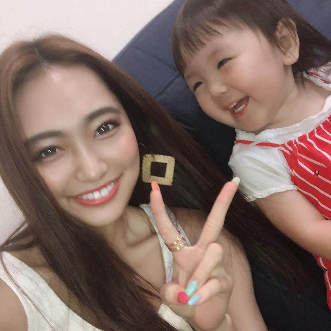 みうらうみさんのインスタグラム写真 - (みうらうみInstagram)「子供パワーって凄い🥺 ママパワーって凄い🥺 次女は泣きっぱでお姉ちゃんはずっとだっこして〜って腕が筋肉痛になった🤣 可愛いし癒されるけどもうへとへとでママの偉大さを感じた1日でした🥺  沢山幸せ分けてもらった💕 . . #赤ちゃん #baby #ベイビー #かわいい #cute #癒し #子供パワー #ママパワー #幸せパワー #happy #ハッピー #smile」8月29日 11時31分 - miuraumi1207