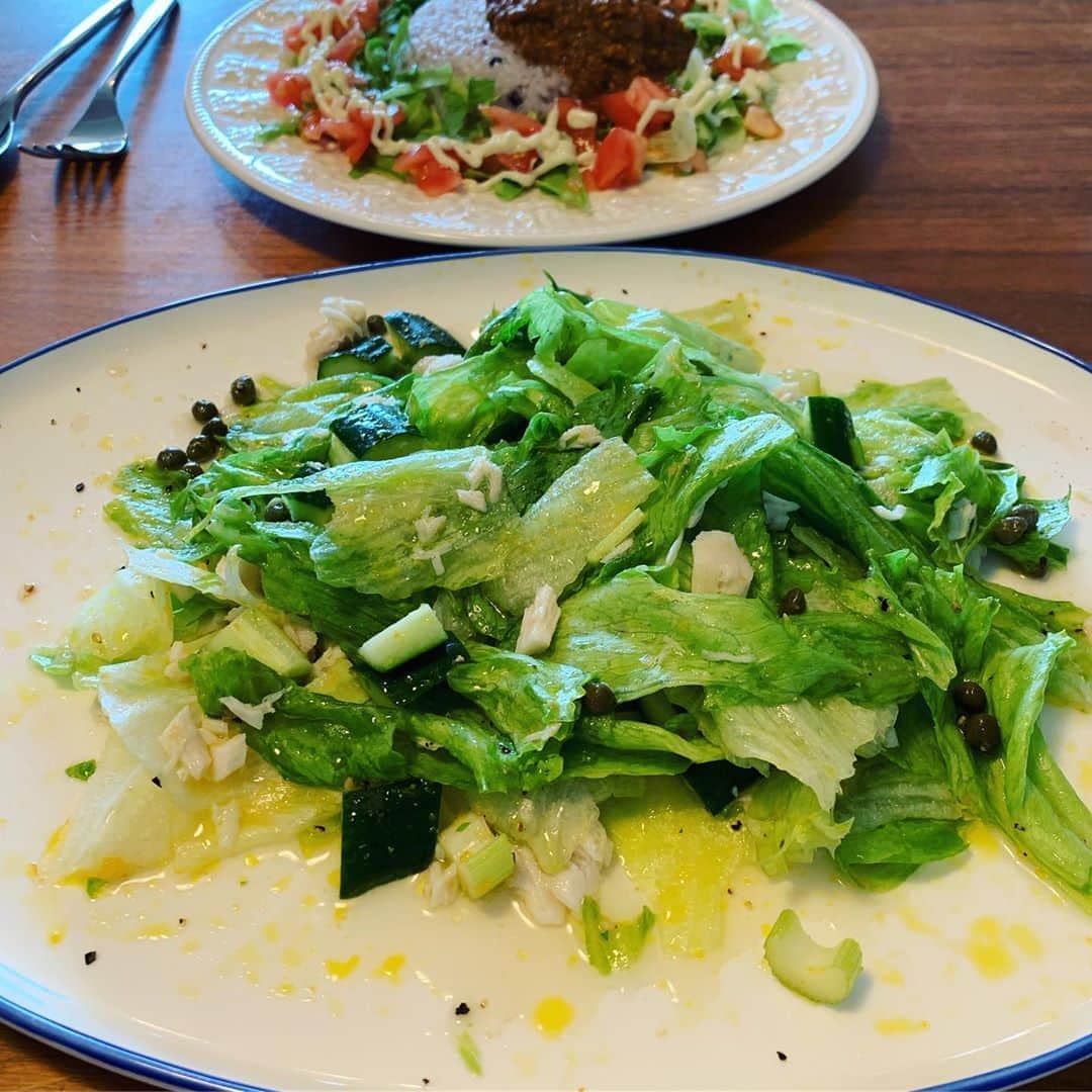 上野樹里さんのインスタグラム写真 - (上野樹里Instagram)「今日のランチ。 キーマカレー。 タコライス風に 野菜も食べる。 夫はマヨもかけた。  昨日は断食とか言ってたけど 無理だった 笑  今日も、よい一日をお過ごしください☀️🍅🌞🥬🍛🥒🌻 #キーマカレー #食べるの楽しい #今日のランチ #野菜多め」8月29日 11時36分 - _juri_art_