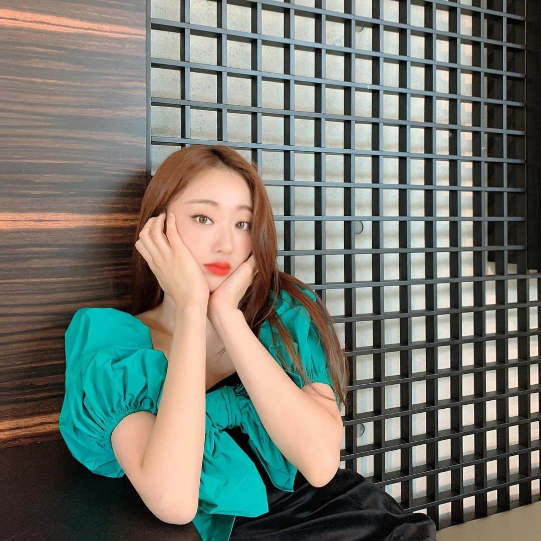 ギョンリ さんのインスタグラム写真 - (ギョンリ Instagram)「내가 이런 깜띡한 옷 조아하는고 알 즤~~🧚🏻‍♂️👗💚 11시35분 MBC #섹션TV」8月29日 22時28分 - gyeongree