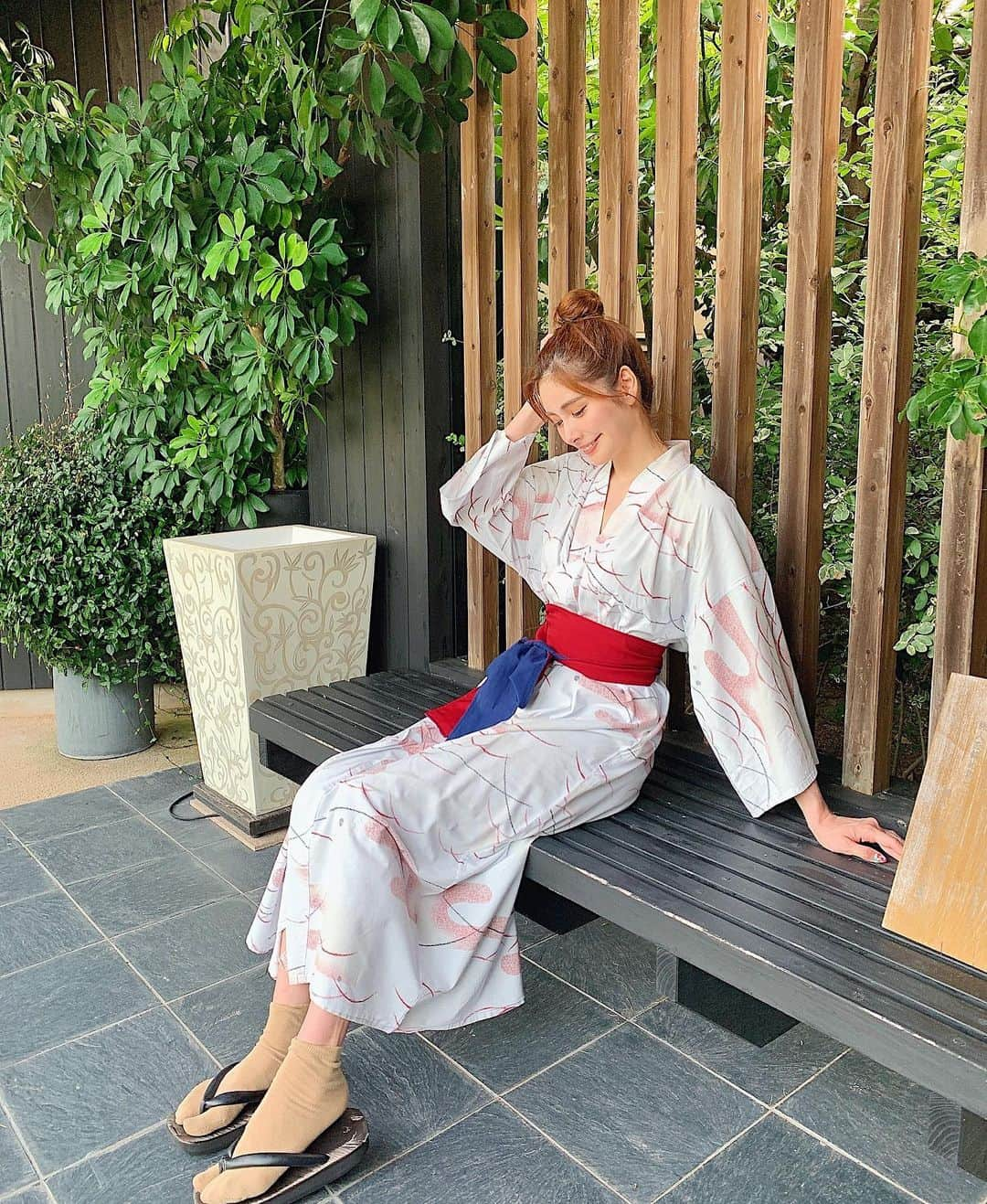 得あゆさんのインスタグラム写真 - (得あゆInstagram)「ぽかぽか♨️おやすみ💤 靴下可愛かろう🧦 ・ ・ ・ ・ ・ ・ ・ ・ ・ #温泉#お風呂#旅#女子旅#家族旅行#旅行#タビジョ#お団子ヘア#浴衣#オトナ女子#旅館#インスタ映え#カメラ女子#ヘアアレンジ#ヘアスタイル#美容#美肌#美白#ダイエット#リラックス#マッサージ#デート#夏の思い出#女子力#すっぴん#ナチュラル#japanesegirl#onsen#travel#hairstyle」8月29日 22時31分 - tokuayu819