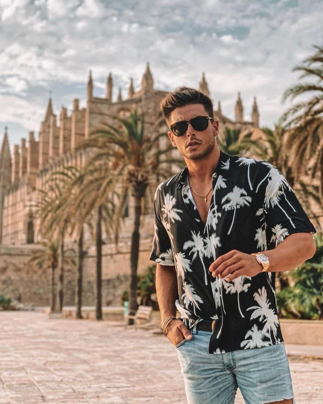 アンドレア・デンバーさんのインスタグラム写真 - (アンドレア・デンバーInstagram)「Lost in the beautiful streets of Mallorca 🇪🇸☀️🌴🌍 “Stay true to who you are within yourself and live the life of your dreams.” #mallorca #vacay #holiday #spain」8月29日 21時06分 - andreadenver