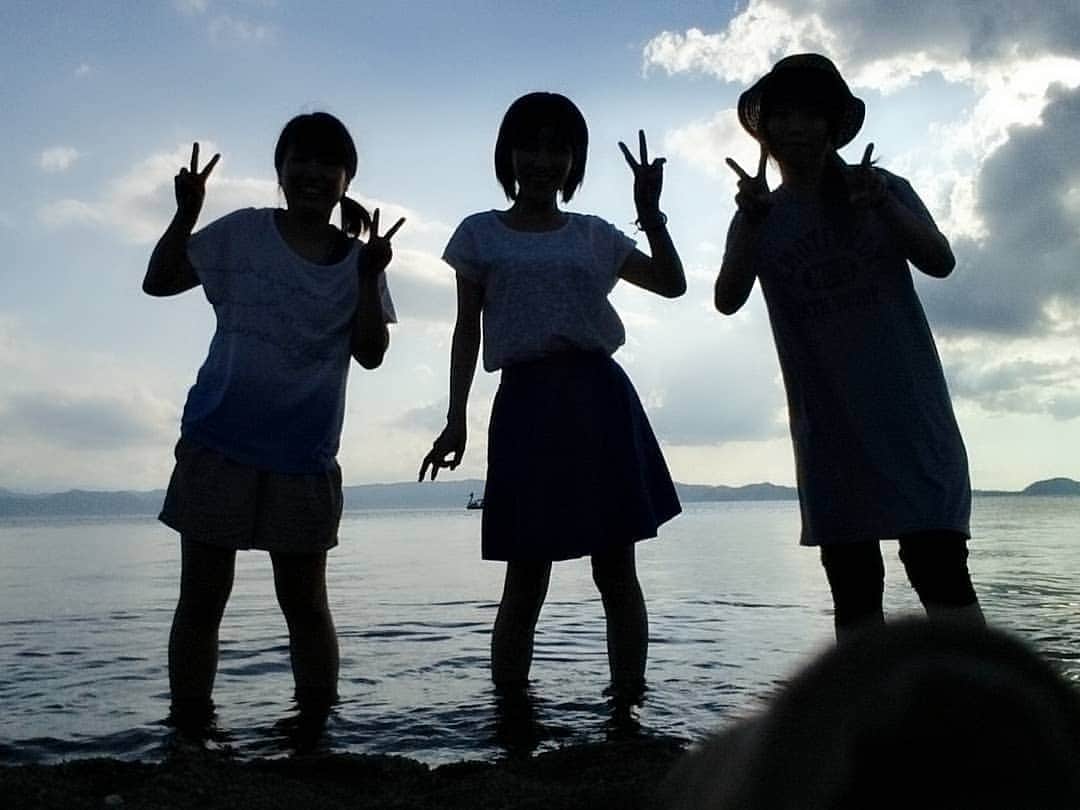 浅乃ハルミさんのインスタグラム写真 - (浅乃ハルミInstagram)「湖での思い出動画や画像も、探したけどもう無さそうだなー。  #夏の思い出  #夏の終わり  #湖  #海 じゃないけど #砂浜 ？足痛かった 笑 #lake  #猪苗代湖  #福島  #猪苗代  #ふくしま  #fukushima  #inawashiro  #travel  #動画  #movie  #cutegirl  #beautiful  #beautifulwomen  #beautifulpeople  #closefriends #smile  #自撮り  #selfies  #自拍  #旅行  #プチ旅行  #youtuber (現在は削除済) #モンスト女子 モンスト銀魂コラボ気になって仕方ない。つらい。  #ライブチャット  http://bit.ly/2YlOrcB 【エレファントライブ 】 浅乃ハルミの所属ライブチャットです。 新規登録の仕方、検索方法がどうしてもわからない方はメッセージください。(*^^*)v 過去の投稿スライドしてみると載っていたりもします。」8月29日 21時01分 - harumiasano_