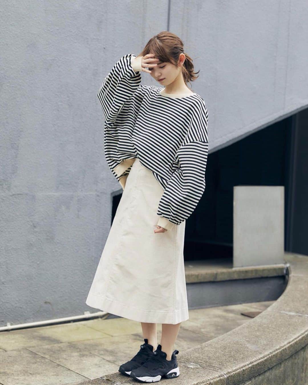 橋下美好さんのインスタグラム写真 - (橋下美好Instagram)「﻿ ずっと欲しかった﻿ コーデュロイのスカート！﻿ ﻿ ﻿ 丈と広がりが絶妙なバランスで﻿ めっちゃ可愛いくない！？﻿ ﻿ 久しぶりにゆるゆるコーデしたよ！﻿ ﻿ ﻿ p.s.風で前髪が･･･﻿ ﻿ #Uniqlo﻿ #ユニクロ﻿ #コーデュロイロングスカート﻿ #PR」8月29日 21時15分 - miyoshikun