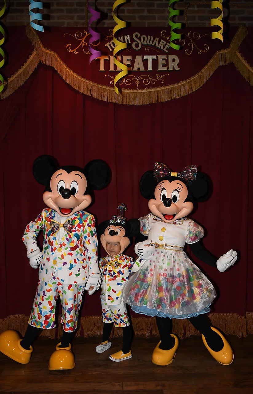 tiahy__のインスタグラム：「Mickey mouse and Minnie mouse Congratulations on the 90th anniversary!!! My son dreamed of seeing you.  You are superhero for my son.  I love Mickey and Minnie!!! Thank you so much.  直接会って伝えたかったんだ。 ミッキー、ミニー、90周年、おめでとう！！！🎉 ミッキーとミニーに会うのが夢だったんだよ。 僕のスーパーヒーローだから。  大好きだよ、ミッキー、ミニー👦🏻 ありがとう。  #wdw#mickey_taia#waltdisneyworld#magickingdom#taiacostume#disney#disneybaby#disneykids#disneyfamily#mickeymouse#ディズニーコスチューム#ディズニー衣装」