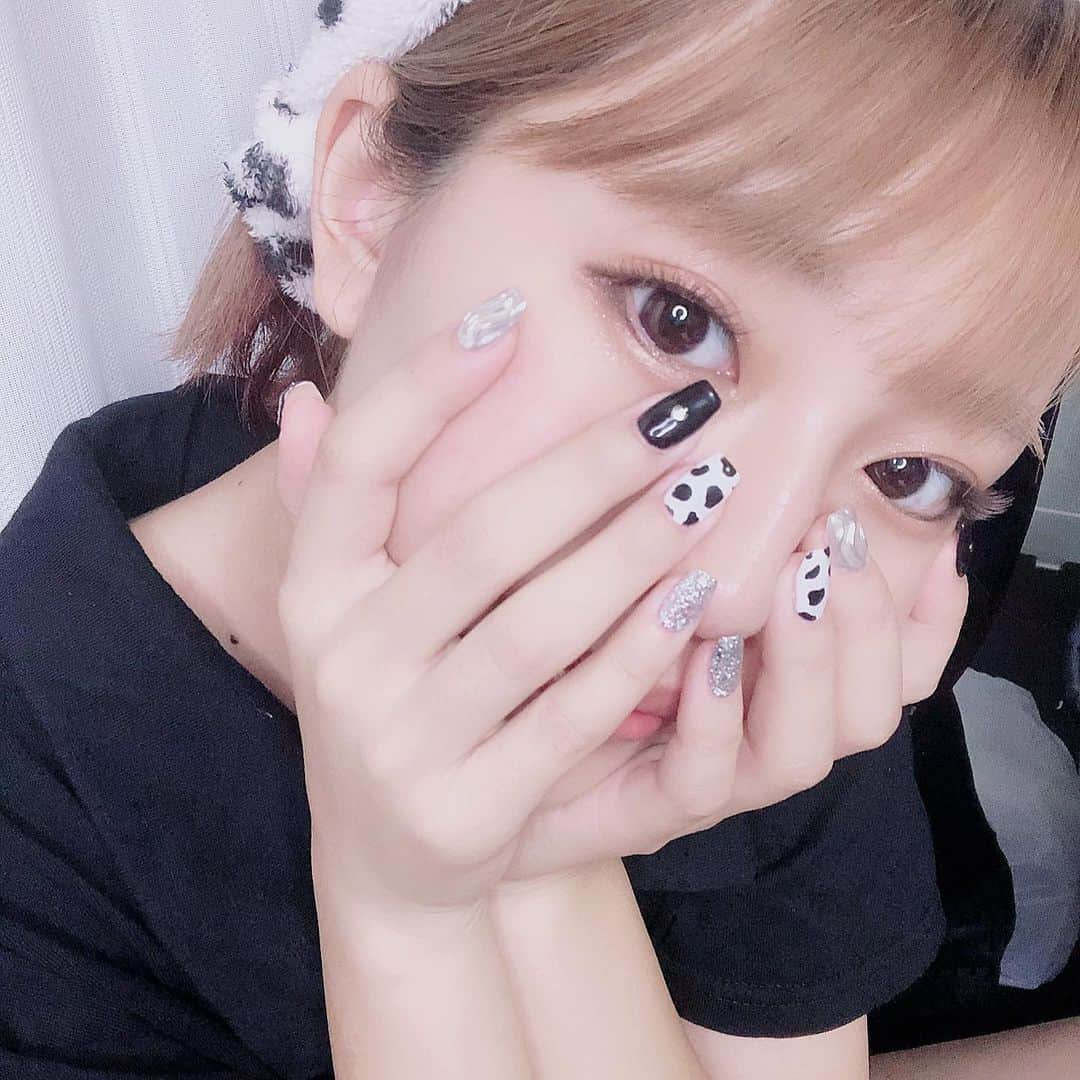 郷杏樹さんのインスタグラム写真 - (郷杏樹Instagram)「. new nailはダルメシアン🐶 またミラーしちゃった😚 ことこさん( @lapis_kotoko ) いつもありがとうございます🍒 . . 【❥クーポン】 杏樹のSNSを見ました！で、 ワンカラー、ラメグラデ→✧¥5,500✧ カラーグラデーション→✧¥6,000✧ GELやり放題→✧¥9,500✧ . . ❤︎オフ無料！コーティング込み！ (※ご新規様のみご利用可能です) . . .*お問い合わせ&ご予約* (☎︎)︎03-5489-5550 住所 〒150-0042 東京都渋谷区宇田川町34-6 M&Iビル B1F . .」8月29日 21時21分 - mini_size0