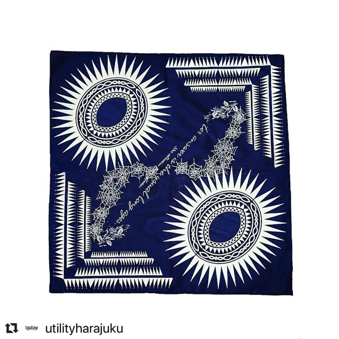 左迅さんのインスタグラム写真 - (左迅Instagram)「Liveの為に@utilityharajukuのタクトが作ってくれたオリジナルバンダナ。 要望が多かったので販売決定しました！  本日深夜、日付変わり0時よりWEB及び店頭にて受注生産限定で2日間限りの予約販売。 詳しくは下記のブログよりご覧下さい。 http://xxxagi.com/blog/2019/08/29/2019-81/  #Repost @utilityharajuku with @make_repost ・・・ (ex.girugamesh vo,)左迅さんのライブ衣装用で作成したオリジナルバンダナを本日深夜。日付変わりまして0時よりWEB及び店頭にて受注生産限定で2日間限りの予約販売が決定いたしました。※詳しくはutilityのツイッターをご覧下さい。 【予約商品】EFFECTEN(エフェクテン)satoshi's bandanna  collar : NAVY  SIZE : FREE」8月29日 21時26分 - satoshi_grgm