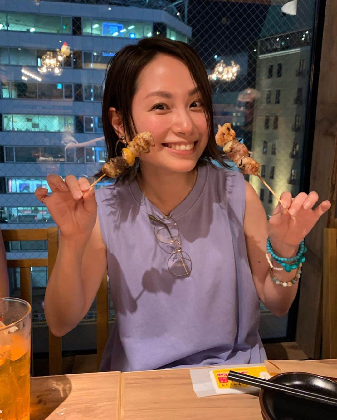 寺田有希さんのインスタグラム写真 - (寺田有希Instagram)「#ファンデス五反田ビル倒しツアー  2日間で飲食ビルを飲み食べ尽くしツアーラスト2！🤤✨ ・ ・ 2日目の3軒目！ 7/8軒目は6F『いただきコッコちゃん』さんへ！ ・ ・ 北海道料理だよ〜 唐揚げじゃなくてザンギだね🐓 ・ ・ 本日3軒目ってことでお腹いっぱいなんだけどさ、それでもザンギが美味しかったー🤤✨ ・ ・ あと1軒か… 何気に大変だし、お腹いっぱいだけど…… 終わるとなると淋しいね(´･_･`)人間だもの(´･_･`) ・ ・ ＊＊＊＊＊＊＊＊＊＊＊＊＊＊＊ ✨🍻お得🍻✨ 『寺田有希の投稿を見た！』 と、それぞれの店舗について書かれた私の投稿画面を見せながら店員さんに声をかけていただくと、各店でお得なサービスが受けられます！！！🍻✨ ・ ・ 【いただきコッコちゃん】6F 　1ドリンクサービス （9月末まで） ・ ・ #PR #ファンデス五反田 #FUNDES五反田 #FUNDES #いただきコッコちゃん  #ハシゴ酒 #ビール好き #ビール女子 #beergirl #beer #beerbeerbeer #寺田有希 #teradayuki」8月29日 21時38分 - terada_yuki