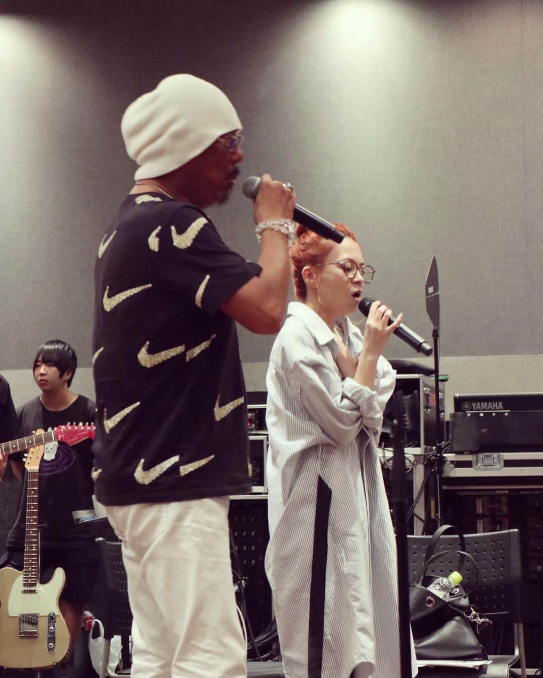 小柳ゆきのインスタグラム：「9/13スペシャルライブのリハにBro.Kornさんと大黒摩季さんが来てくださいました✨ . もうリハから凄いパワーですよ🤩  ワクワクです！ . . そして今日もカウントダウン！！！ 「Prelude」配信リリースまであと ‼️6日‼️ . , #Bro.KORN さん #大黒摩季 さん」