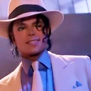 ジェイソン・デルーロのインスタグラム：「Favorite Michael Jackson song?  Happy Birthday to the G.O.A.T!!!」