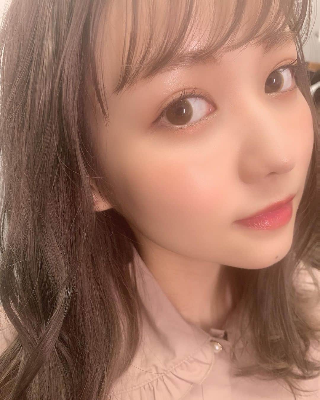 高橋有紀のインスタグラム：「@wego_official 25周年フェス @sugar_79 ノアちゃんトークショーヘアメイクさせてもらいました💓こちらは甘め！ ノアちゃんと仲良し @tsubasamasuwaka1013 ちゃんの @candydoll_official でほぼメイクした☺️ #hairmake #osakana_yuki #佐藤ノア #wego」