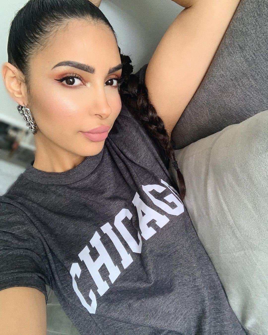 sananasのインスタグラム：「Tetas de cachuetas🥜Quand je tire mes cheveux je vois toujours une cacahuète ... c’est plus fort que moi sorry 😂 Comment ça va mes ananas ? Qui est ready pour la rentrée ! Pas moi ... je veux un mois supplémentaire de summer break 😫 #Hello」