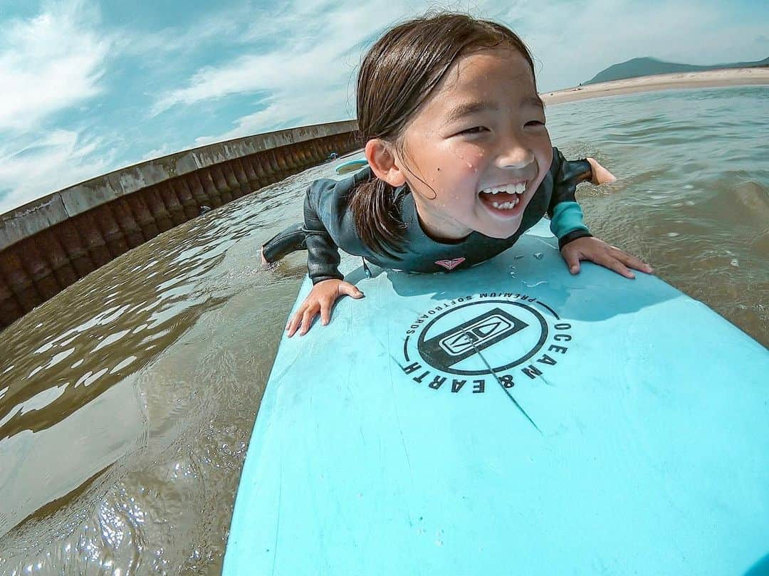 金子藍さんのインスタグラム写真 - (金子藍Instagram)「海はみんなを笑顔に😍 . @ailasurfingschool . #roxy #roxyjapan #roxywetsuit #海 #伊良湖 #サーフィン体験 #ailasurfingschool #haneypresets #beyourself #ありのまま #自然体 #gopro #goprojp」8月29日 21時57分 - aikaneko_surf