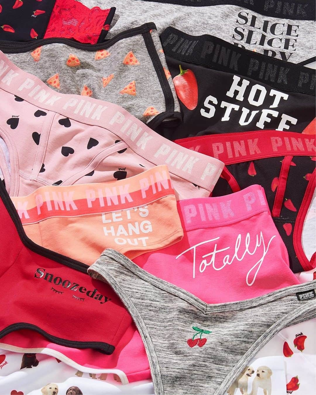 Victoria's Secret PINKさんのインスタグラム写真 - (Victoria's Secret PINKInstagram)「Hey everyone 👋, starting today (8.29) score 10/$35 PINK Panties! We know you're excited so comment 🤯 below! Link in bio to shop! . . . 🇺🇸🇨🇦 (Prices in USD)」8月29日 22時00分 - vspink