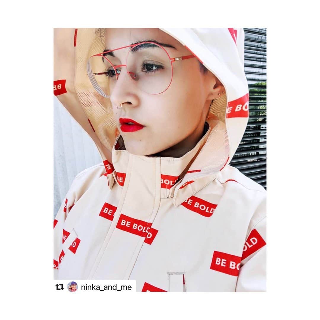 のインスタグラム：「明るいレッドのフレームカラーが目を惹くLONNE by LITE ACETATE Collectionです。 Bright red color LONNE by LITE ACETATE collection. Regram from @ninka_and_me #MYKITA」