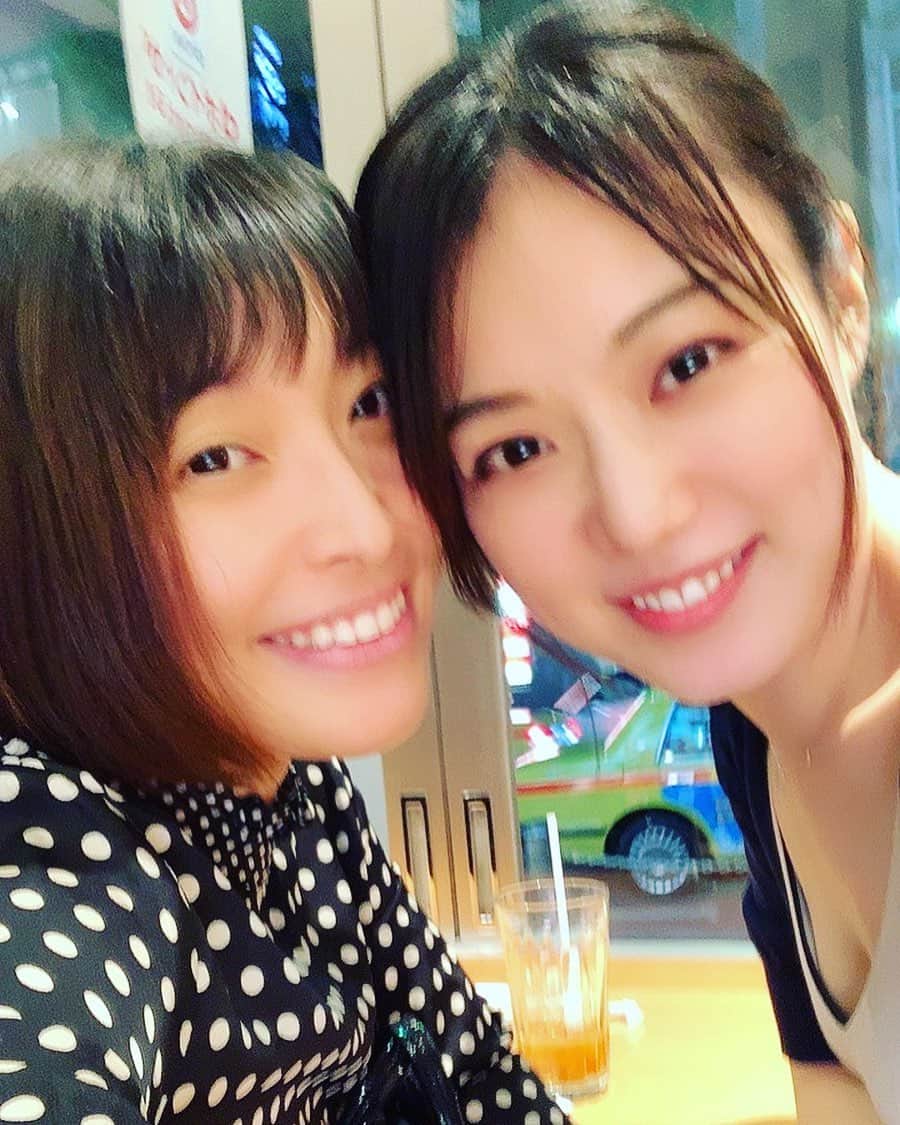 のインスタグラム：「新妻の輝きを見よっ✨✨✨ まぶしっ🤩🤩🤩 . . 9月1日のトークショー楽しみだねん💓 . . 出会ってから今まで、 彼女にどれだけ笑わせてもらったか、、、😋 思う存分ノロけてもおうぜ✌️」