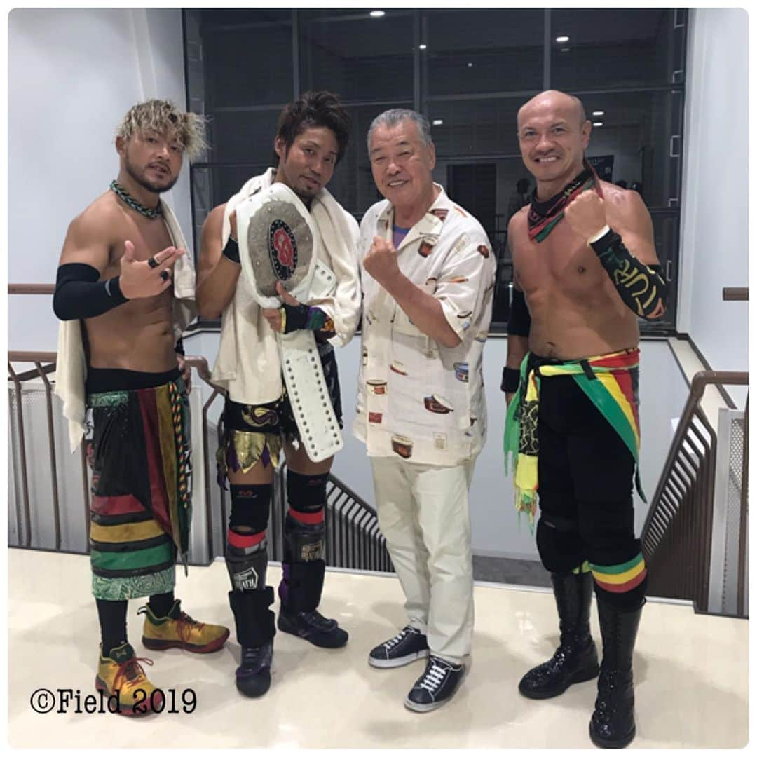 福本豊さんのインスタグラム写真 - (福本豊Instagram)「こんにちわ 甲子園は雨で中止になってしまいましたね。 今のタイガースに大切なことはまず「気持ちを切らないこと」やね。 明日からは巨人ー横浜ー広島と上位３球団との戦いです。 今シーズン最後の踏ん張りどころ！まだまだCSへの可能性は消えてないよ。 さて、今日の写真はなかなか珍しい写真です。門田博光氏とのツーショット（以下、カドやんと呼ばせてもらいます） これは先日東京の野球博物館で撮ったものです。 カドやんは同級生で、ライバルで、麻雀仲間で、コーチと選手という関係でもありました。 いっとき体調を崩して心配したけどこの写真の時に久しぶりに会って元気そうで嬉しかった。 そんなカドやんが９月９日（月曜日）に大阪、宗右衛門町でトークショーをやるそうです。 司会のライターの谷上史朗くんは、彼がスポーツライターになる時にちょっと背中を押させてもらった（と自負）ご縁があります。きっと「そんなことあったんや！」とか「あの時はそうやったんか！」みたいな話が聞けると思います。 お時間あったら行ってみてください。 そしてボクは…ドラゴンゲートの皆さんと仲良くしてもらいこの度…ついに…９月26日（木曜日）に一緒に戦わせてもらうことになりました！！！！！！！……もちろん「野球」ですよ。 詳しくは独立リーグ「ゼロロクブルズ」さんのホームページで！ https://t.co/cmvC1tGJb3 さすがに盗塁は無理やろな…1066個目狙おかな…ちょっとトレーニングしよ（笑） ゼロロクブルズの村田辰美監督（元近鉄バファローズ）、桜井広大コーチ（元阪神タイガース）と会えるのも楽しみです。 #気持ちを切らないこと #今シーズン最後の踏ん張りどころ #CSの可能性は消えてない #門田博光 氏 #同級生でライバルで麻雀仲間でコーチと選手 #ホームランの打ち方教えます #谷上史朗 くん #ドラゴンゲート #MaxiMuM #吉野正人 選手 #ドラゴンキッド 選手 #NATURALVIBES #堀口元気 選手 #Kzy 選手 #横須賀ススム 選手 #ゼロゼロブルズ #チャリティーマッチ #村田辰美 監督 #桜井広大 コーチ #さすがに盗塁は無理やろな #1066個目狙おかな #ちょっとトレーニングしよ #野球じーさん #朝日放送 #サンテレビ #おは土 #暫定野球界最高齢インスタグラマー #阪急ブレーブス #背番号７ #福本豊」8月29日 22時04分 - yutakafukumoto_official