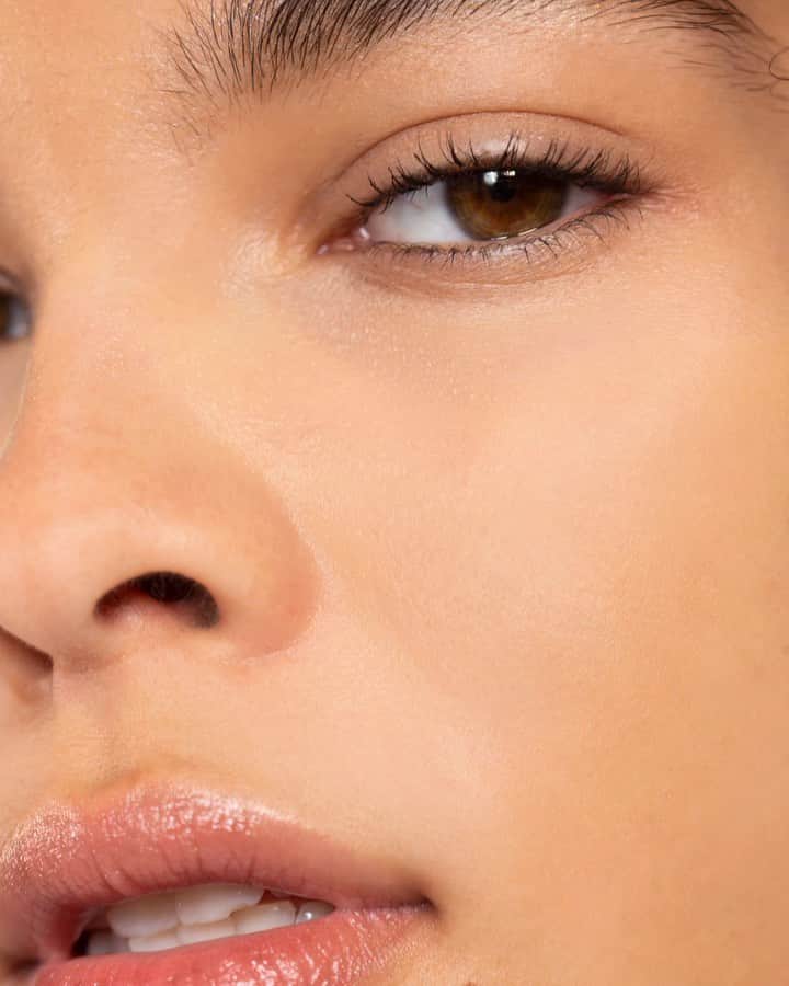 Smashboxのインスタグラム：「It's still summer. Our Oil & Shine Control Primer will keep your skin in check.」