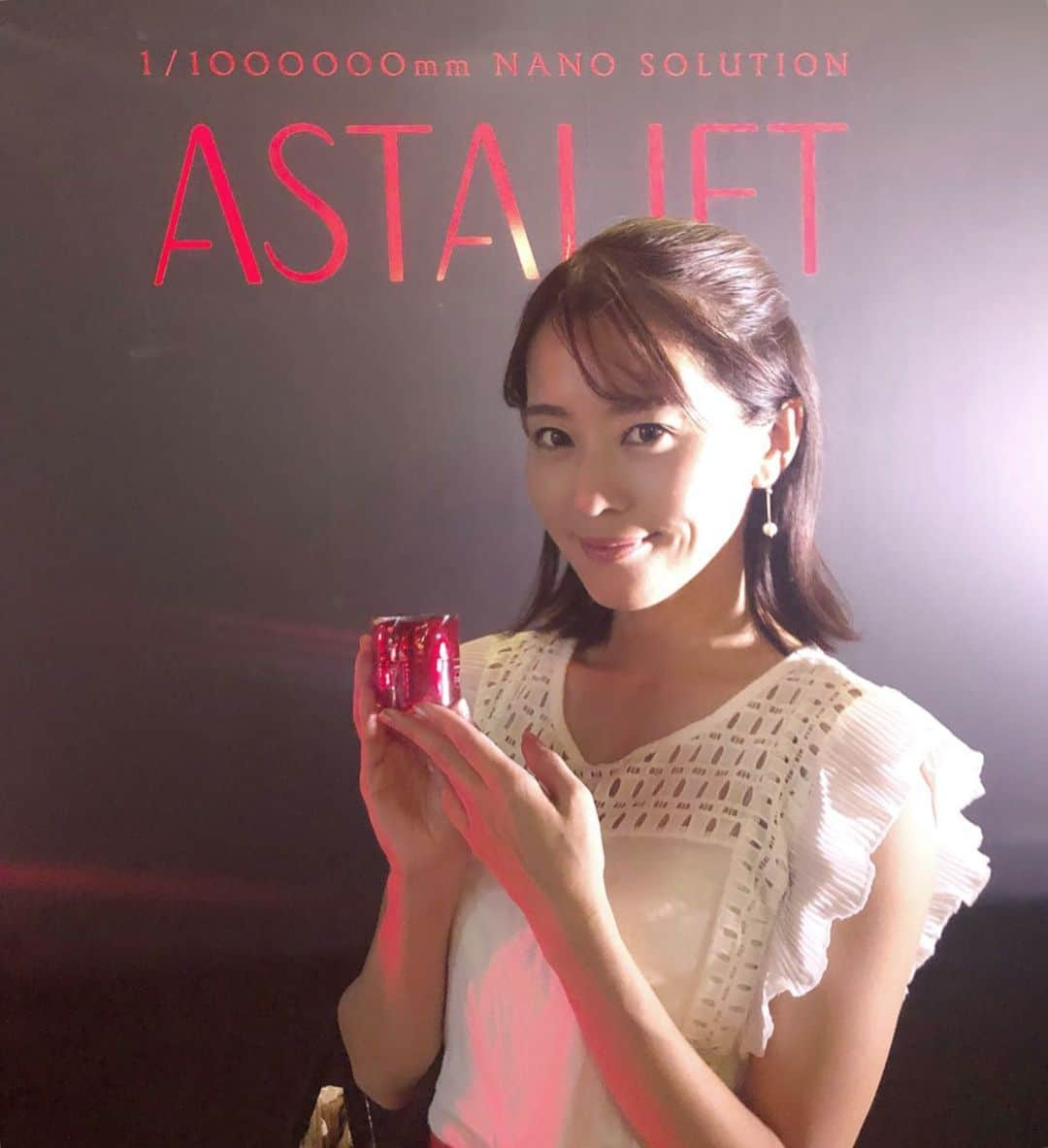 佐野真彩さんのインスタグラム写真 - (佐野真彩Instagram)「こんばんは 9/1に発売になる 【ASTALIFT JELLY AQUARYSTA】 のイベントに行ってきました。 . 以前のものから知っていたんですが、、今回は【世界最小 ヒト型ナノセラミド】ということで更に更にパワーアップ！ . 洗顔後に使用すると次に使う化粧水などの浸透がアップ！グングンお肌に入っていきます。 使ってモチモチ肌を目指したいです♩ . 会場はオシャレなラボになっていてワクワクしました☺️ . . #ASTALIFT #ASTALIFTLAB #アスタリフト #アスタリフトラボ #アスタリフトジェリー #土台美容液 #スキンケア」8月29日 22時09分 - sano.maya