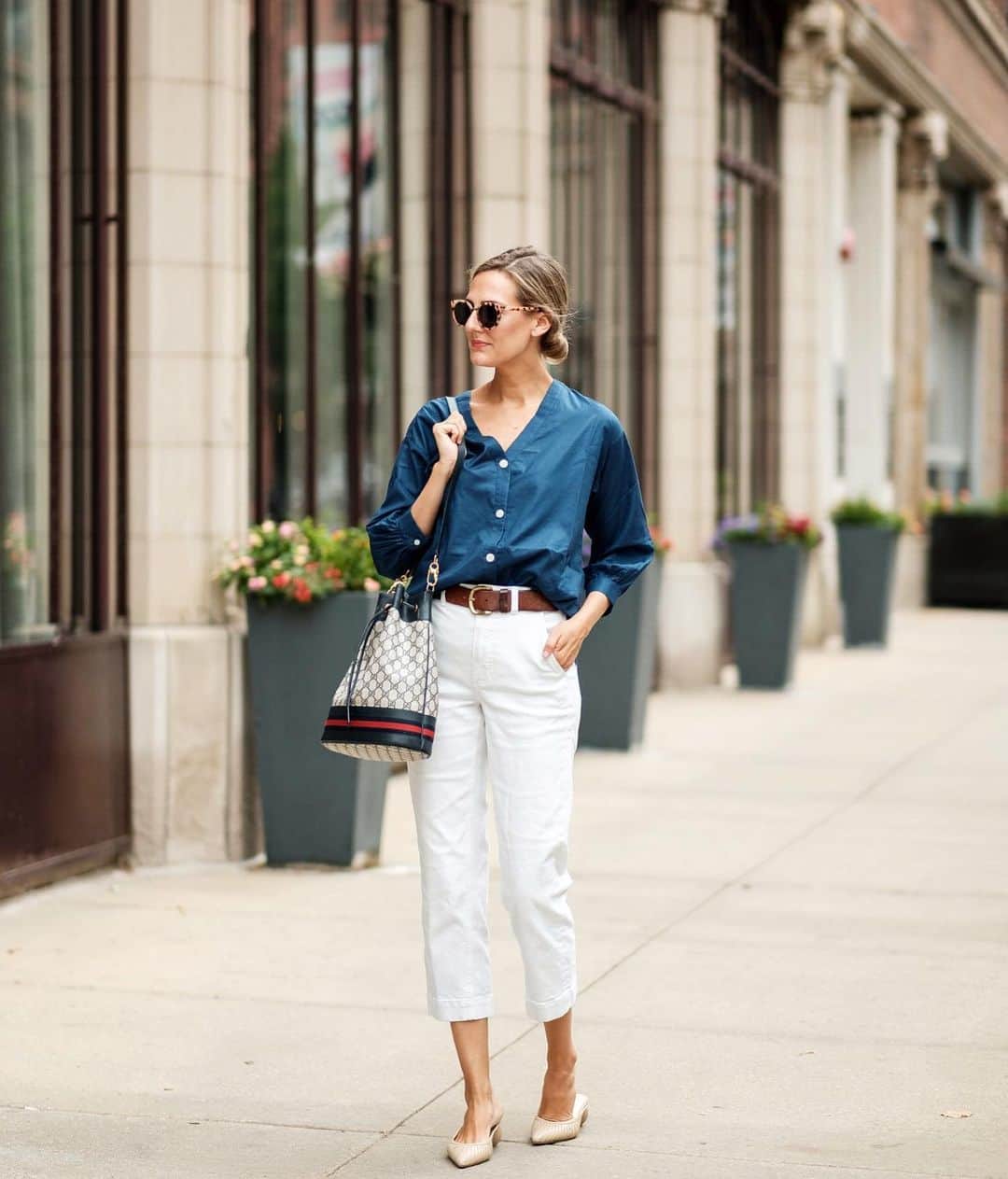 Anna Jane Wisniewskiさんのインスタグラム写真 - (Anna Jane WisniewskiInstagram)「You know what’s the best? Buying an item that you can wear season after season. Today on the blog I’m sharing this outfit and also FIVE @everlane items that I bought last fall (or the fall before that) that are still in stock. I’m sharing why I love them, how I wore them, and why they’re built to last - it’s a good one #ad 😉 http://liketk.it/2Ew5m #liketkit @liketoknow.it #LTKunder100 #LTKunder50 #everlane #classicstyle 📸 @ironandhoney」8月29日 22時13分 - seeannajane