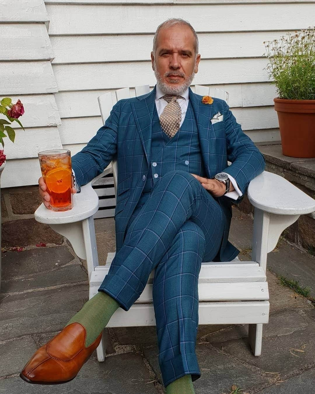 スマートターンアウトさんのインスタグラム写真 - (スマートターンアウトInstagram)「Sun's out Spritz out! When in doubt a little colour coordination can go a long way. 👔🌞💧🍊🥃⠀⠀⠀⠀⠀⠀⠀⠀⠀ .⠀⠀⠀⠀⠀⠀⠀⠀⠀ .⠀⠀⠀⠀⠀⠀⠀⠀⠀ .⠀⠀⠀⠀⠀⠀⠀⠀⠀ #mensfashion #mensaccessories #threepiecesuit #sunsout #spritz #mensstyle #classicwatch #smartturnoutlondon」8月29日 22時15分 - smartturnout