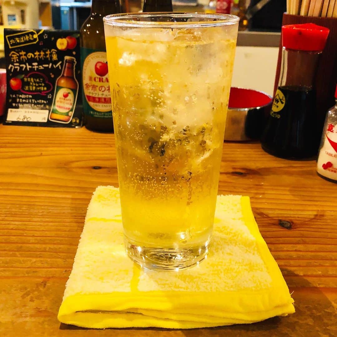 オカモト"MOBY"タクヤさんのインスタグラム写真 - (オカモト"MOBY"タクヤInstagram)「札幌・狸小路6「もつ焼き、もつ煮 いなり」。東京の様々な老舗大衆酒場の名物を色々とサンプリングしたであろう品揃え。そこに北海道の食材を取り入れた、気の利いた酒場。」8月29日 22時19分 - moby_scoobiedo