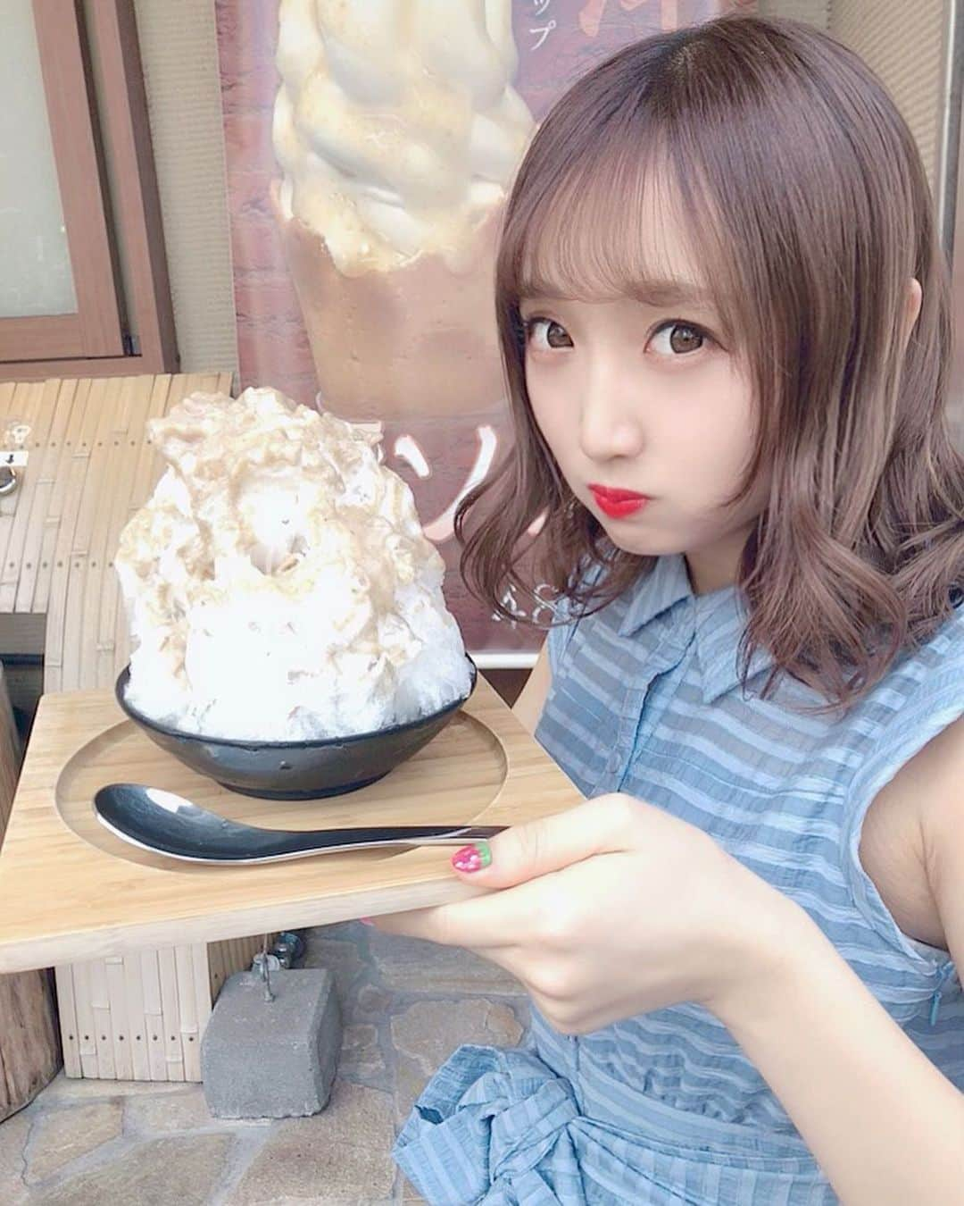 星野麻里愛さんのインスタグラム写真 - (星野麻里愛Instagram)「栗のかきごおり🌰  #天津甘栗 #栗 #かきごおり #かき氷 #栗氷  #ミディアムヘア  #水色ワンピ #tityandco」8月29日 22時23分 - maria.pink28