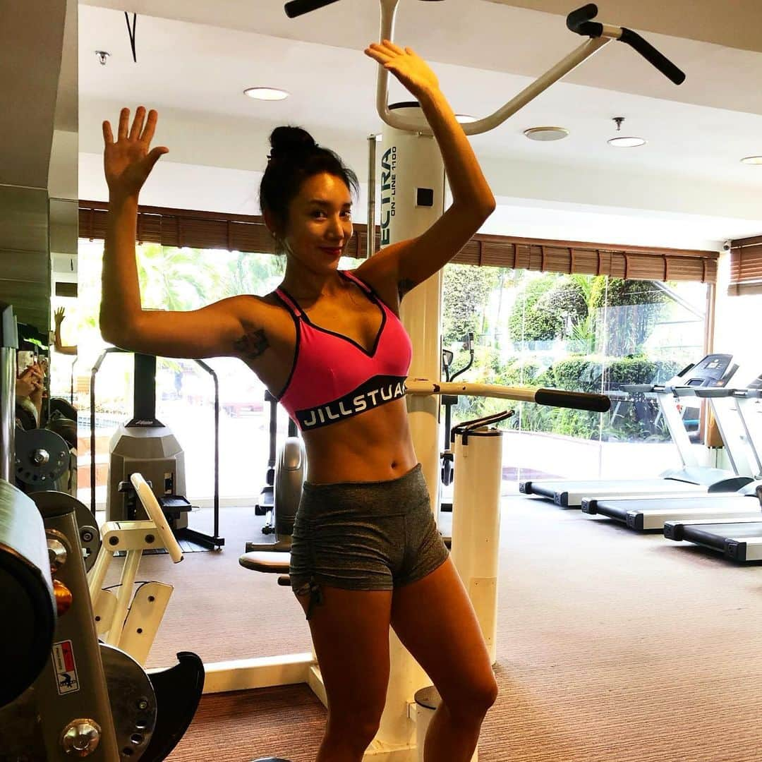 Areum Jungさんのインスタグラム写真 - (Areum JungInstagram)「Hotel gym in this morning 😃😃😃. . . 호텔헬스장 아침 🤗🤗. . . #운동 #운동여행 #정아름 #질스튜어트뉴욕」8月29日 13時31分 - areumjung