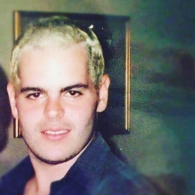 ジョシュ・ギャッドさんのインスタグラム写真 - (ジョシュ・ギャッドInstagram)「Just a friendly annual #tbt reminder that I once did this to my hair...for no reason...other than Marshall Mathers was hot at the time. Thank you.」8月29日 13時53分 - joshgad