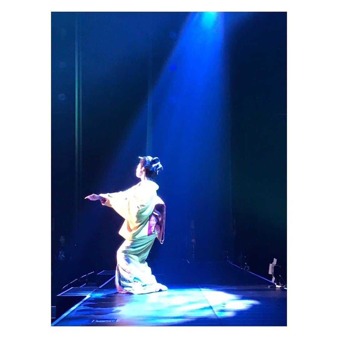 愛加あゆさんのインスタグラム写真 - (愛加あゆInstagram)「本日、8月29日21時よりフジテレビTWOにて 【Masatoshi Nakamura 45th Anniversary 明治座スペシャルライブ】が放送されます。  私は、中村雅俊さんの「千年樹」という曲に合わせて日本舞踊を披露させて頂きました。  ご覧になられます方は是非(^-^) https://otn.fujitv.co.jp/b_hp/919200144.html  #中村雅俊アニバーサリー公演  #スペシャルライブ #明治座 #中村雅俊 さん #松山千春 さん #小椋佳 さん #千年樹 #日本舞踊 #日舞 #日本物 #着物 #和物メイク #愛加あゆ」8月29日 14時02分 - manaka_ayu