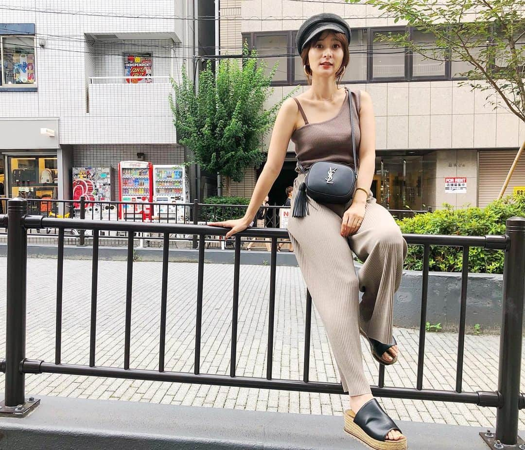 難波礼華さんのインスタグラム写真 - (難波礼華Instagram)「涼しかったり暑かったりで 今日は薄着だけどモカで秋色よ〜🍂 上下とも @fifth_store だよ❣️ 今日はRADWIMPSのライブ行くから❤️ 動きやすく楽ちんリブパンツ😌 あ〜たのしみすぎる〜⤴︎⤴︎❤️ #fifth #fifthtl #フィフス #ワンショルダーリブタンクトップ#イージーリブパンツ #ootd#fashion#リブパンツ」8月29日 14時18分 - ayakanamba