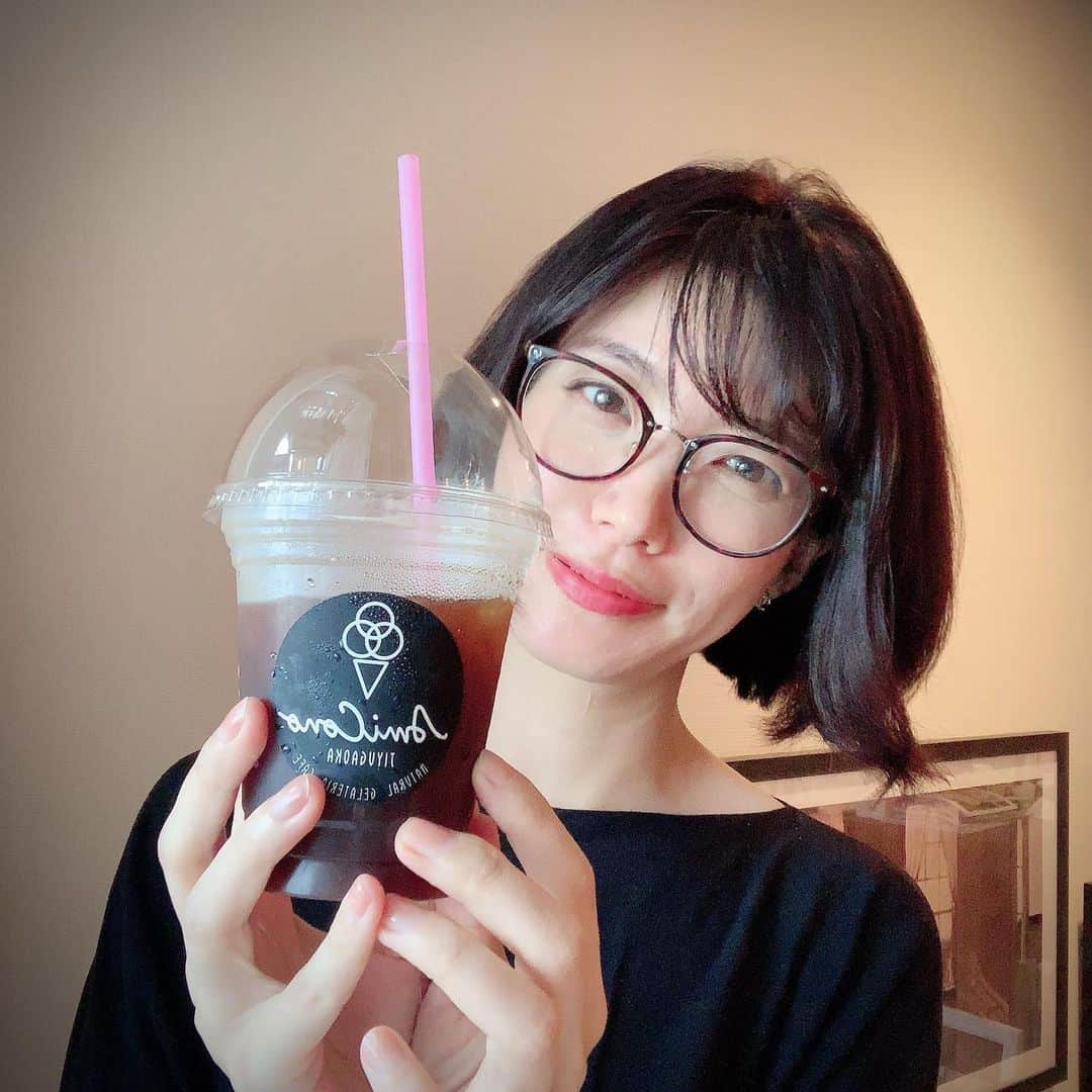 川上未映子さんのインスタグラム写真 - (川上未映子Instagram)「・ 大好きなお店にきたら、 コーヒーとクッキーを 誕生日プレゼントしてくださった！ @mai_cono ありがとう😍😍😍 今日も仕事するぞー！がんばろう！！」8月29日 14時20分 - kawakami_mieko