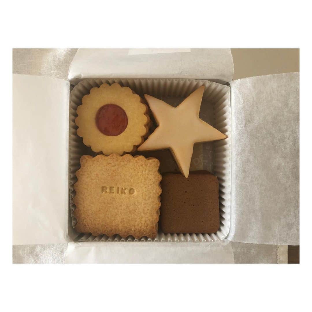 高垣麗子さんのインスタグラム写真 - (高垣麗子Instagram)「・ ・ ・ 先日のこと @momo_can14 をいただきました。 もも缶 ずっと気になっていたの。 優しい優しいクッキー とっても美味しかった◯◯◯ ・ ・ #cookies  #もも缶 #ありがとう」8月29日 15時05分 - reikotakagaki