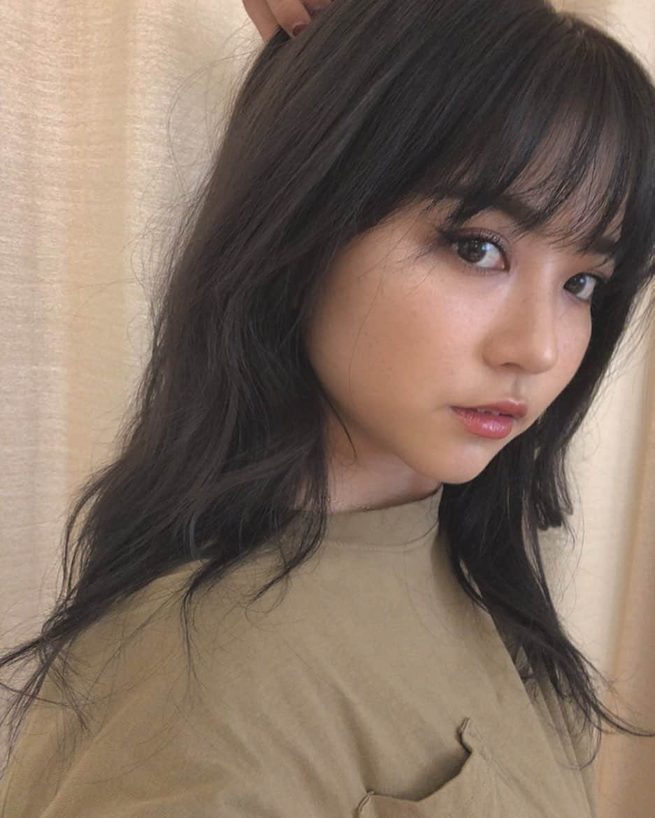 のインスタグラム：「秋仕様に暗くした🙆‍♀️🍇🍁❤︎ ㅤㅤㅤㅤㅤㅤㅤㅤㅤㅤㅤㅤㅤ #instagram  #japan  #メイク  #YouTube  #cosmetics #love #me #makeup  #fashion #メイク #コスメ  #hair #newhair #makeup #海外コスメ #秋メイク  #shii_hair🌹 #haircolor #shii_make🌹 #秋ヘアー」
