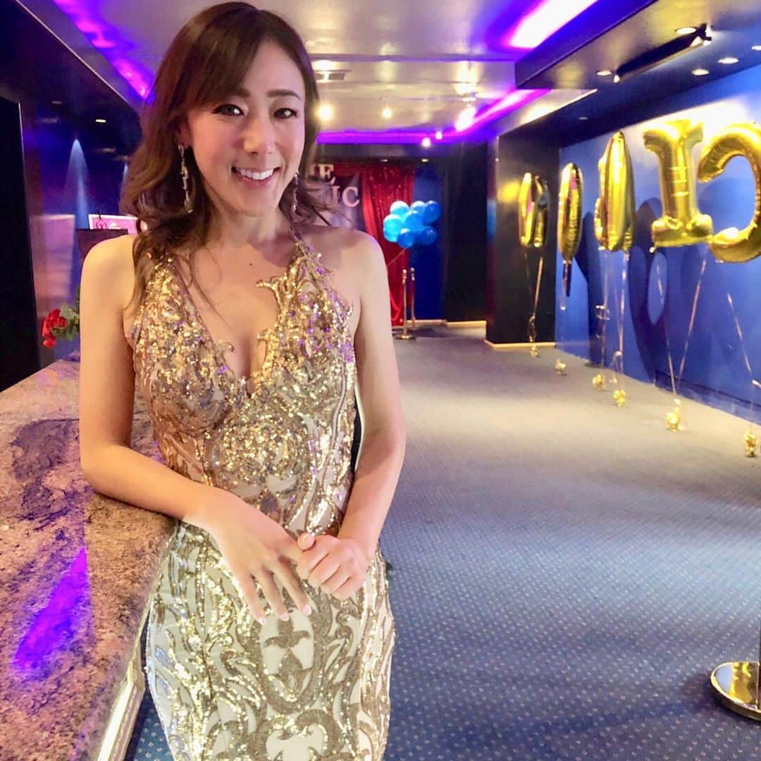 村主章枝さんのインスタグラム写真 - (村主章枝Instagram)「Thank you so much invite for open house event at the Mosaic theater✨✨✨ I can't wait to see the new shows here. And thank you so much for the wonderful dress🙇‍♀️✨ @debbiecarrolldesigns  #mosaictheater  #redpalm」8月29日 15時11分 - fumie.suguri