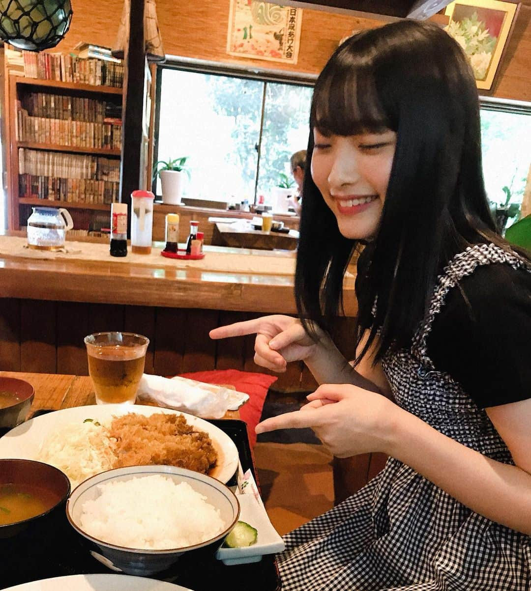 清原梨央さんのインスタグラム写真 - (清原梨央Instagram)「落ち着く雰囲気の定食屋さん🥢 ボリューミーで美味しかった〜〜！けどさすがに食べ切れなかった〜〜！！ お父さんがフードファイターしてくれたよ🏋🏻‍♂️ ・ #とんかつ #定食屋さん  #ごはん記録」8月29日 15時14分 - ___rioky001114