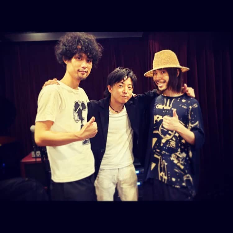 YoYoさんのインスタグラム写真 - (YoYoInstagram)「宅間善之Vibraphone session feat. YoYo the "Pianoman" with 清水昭好(Bass)  ジャズライブ、初・本厚木キャビンへ出演！ ビブラフォンの自由度とオシャレ度をお腹いっぱいに。ドラムレス編成ならではのスリリングさ♫一歩踏み込んでみた世界。ジャズマンの常を体感。修行。  宅間氏との初セッション。笑いが絶えないやり取り！！チャライ(*ﾟ▽ﾟ*)選曲も膨らんで、色々、めちゃくちゃ楽しい時間だった(*´∀｀*) 出会いが繋がってココにいる今。 一つ一つを大事に楽しんで行きましょう。遥々遠くから集まってくれたみんな、最高です♡  9/19はまたココで！ ツージー(Calmera)とのライブ！ さらに、アツいメンバーを迎えて４人編成で！  #宅間善之 #yoyothepianoman #清水昭好 #キャビン #辻本美博 #永田雄樹 #橋本現輝」8月29日 15時35分 - yoyo_soffet