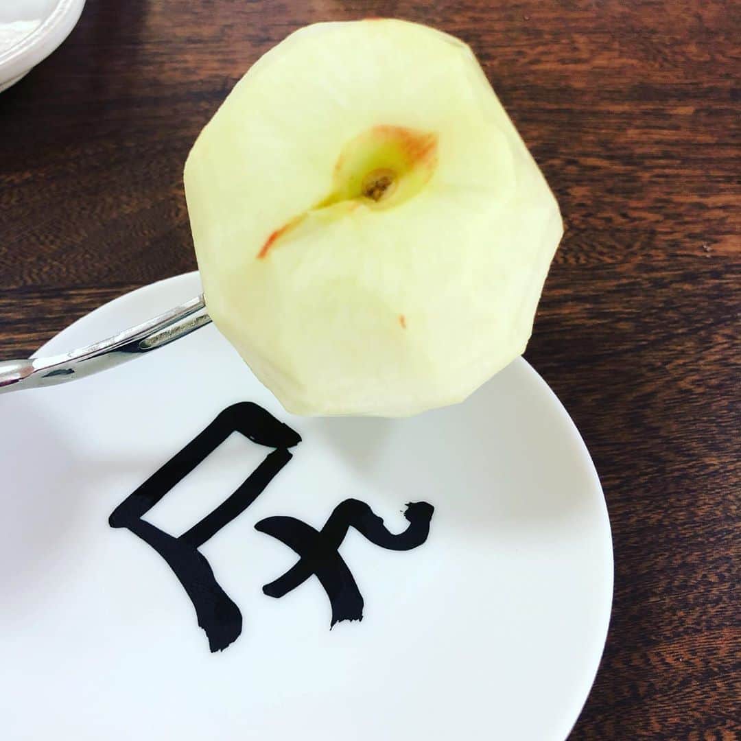 久保ミツロウのインスタグラム：「ネクタリン」