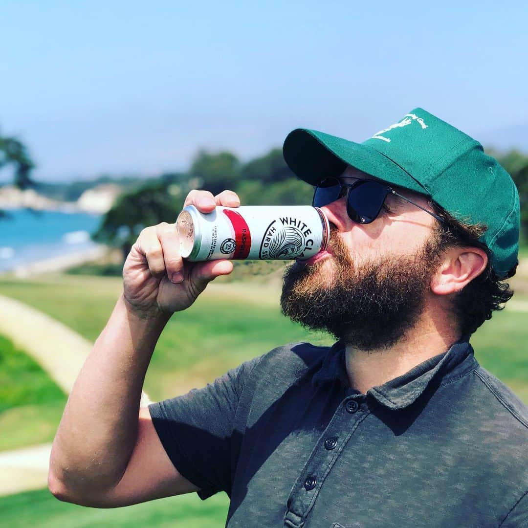 ダニー・マスターソンさんのインスタグラム写真 - (ダニー・マスターソンInstagram)「Wtf. Why have u all been hiding the #whiteclaw from me all these years? #classynotclassy #bubbles #golf」8月29日 15時50分 - dannymasterson