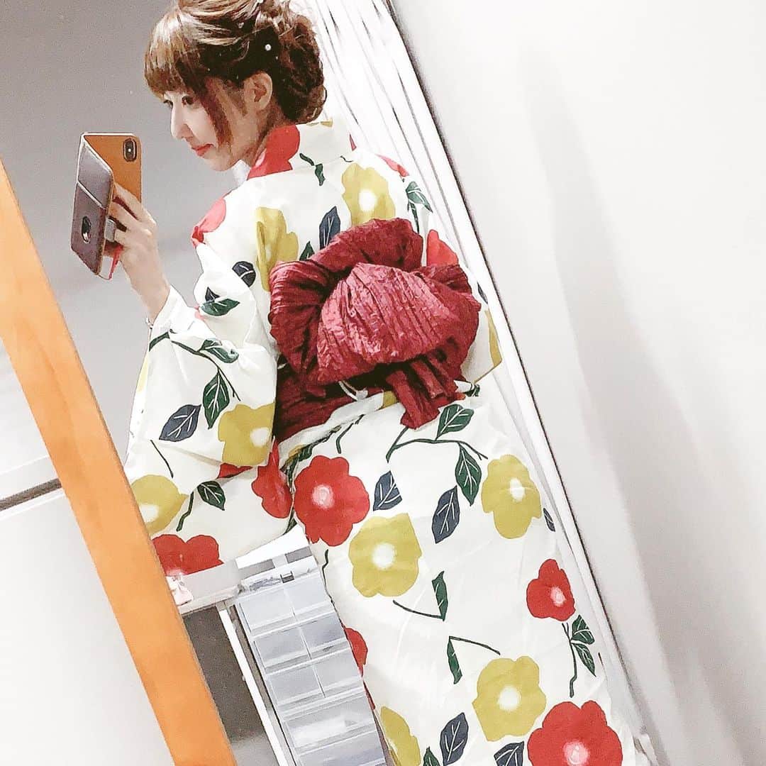 渚のインスタグラム：「浴衣のうしろと前☺️💕💕 #浴衣 #浴衣ヘア #浴衣女子 #yukata #selfie」