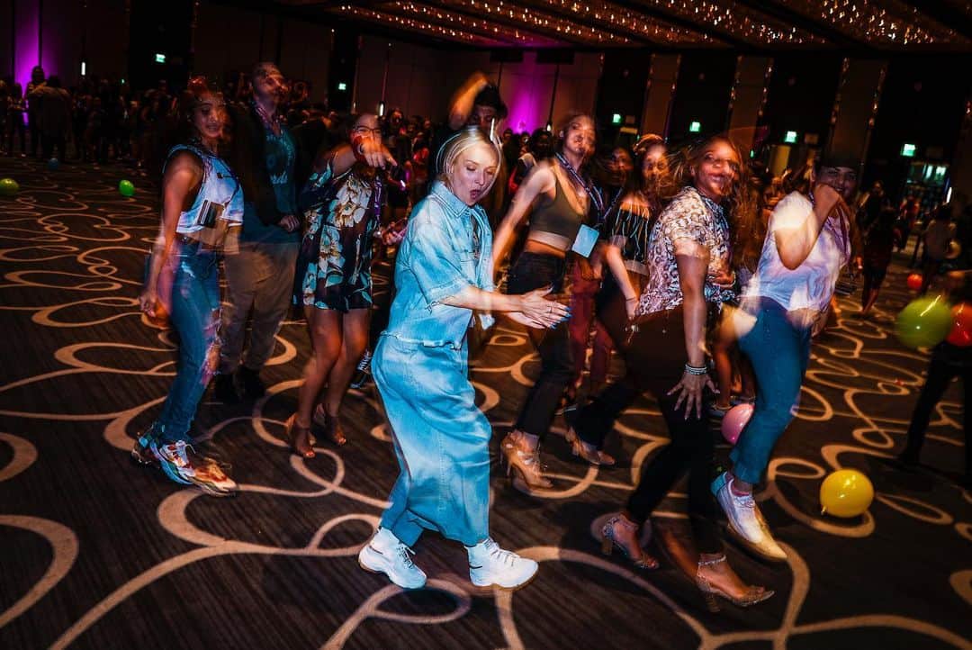 Nika Kljunさんのインスタグラム写真 - (Nika KljunInstagram)「Work hard, play hard? 🤪 #VivaLaNika . Even tho my jazz funk/hip hop intensive was in July, I’m still thinking about all the beautiful memories that’s been made that week. So truly thankful for everyone that’s been training closely with me. 🙏🏼 Ahh, we had FUN! Partying at #dancerpalooza is always 🔥🧨 . @jumpdance , see u soon! Season #jumptour 2019/2020 starting end of September! #exciting 🕺🏽 . 📸 @jesseballantyne . #nightfun #partykids #dancerslife #longbeach #caliliving #jumpdance」8月29日 16時07分 - nikakljun