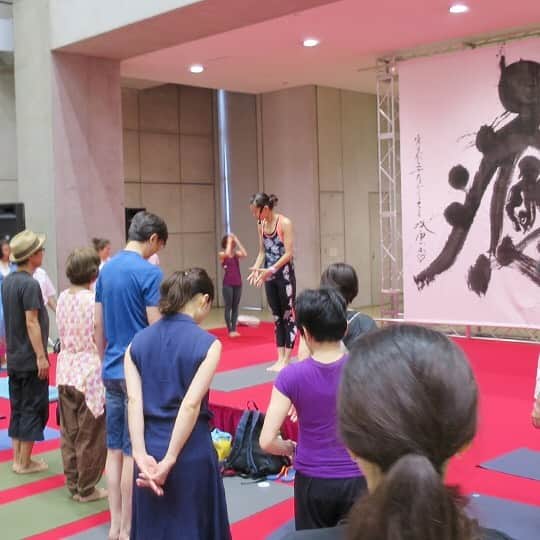 マンドゥカ 日本公式アカウントさんのインスタグラム写真 - (マンドゥカ 日本公式アカウントInstagram)「【癒しフェア2019 in TOKYO レポート】8月17日(土)-18 日(日)に東京ビッグサイトにて開催された癒しフェア2019 in TOKYO。MANDUKAアンバサダー 3名によるヨガワークショップの様子をレポートいたします。 . . https://manduka.jp/event/iyashi-manduka-workshop-report/ . . @kazuyayanagimoto @miwa_yukari @yusukeasano  #manduka #mandukajapan #マンドゥカ #ヨガ #yoga #癒しフェア #アンバサダー #ワークショップ#mandukajapanambassador #mandukaevents」8月29日 16時44分 - manduka_japan