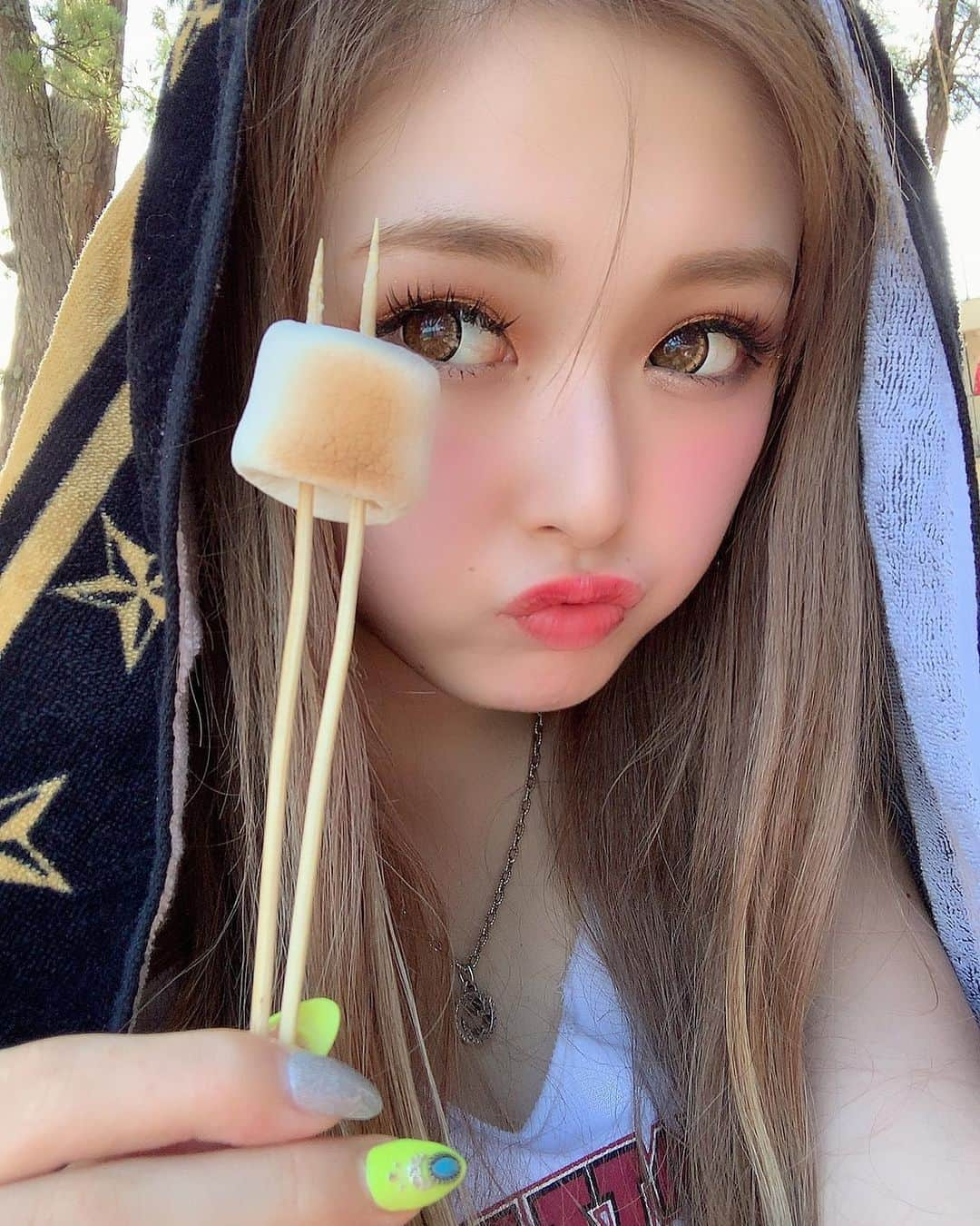 古川優奈さんのインスタグラム写真 - (古川優奈Instagram)「マシュマロ焼き選手権わずンゴ🤤💋﻿ 前髪チョロ毛が…。 #令和#マシュマロ#jk#jk3#egg﻿」8月29日 16時43分 - chamitan_0908