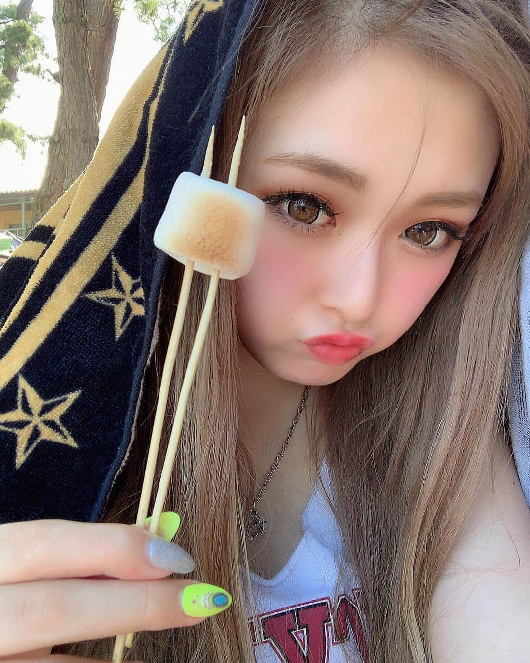 古川優奈さんのインスタグラム写真 - (古川優奈Instagram)「マシュマロ焼き選手権わずンゴ🤤💋﻿ 前髪チョロ毛が…。 #令和#マシュマロ#jk#jk3#egg﻿」8月29日 16時43分 - chamitan_0908